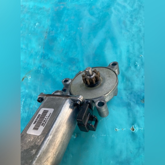 1992-2000 Cadillac ELDORADO right passenger window motor OEM dealer GM - Picture 6 of 8